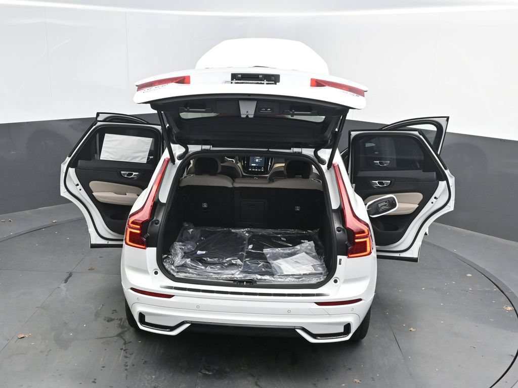 New 2026 Volvo XC60 B5 Plus w/ Protection Package Premier AWD/4WD image 40