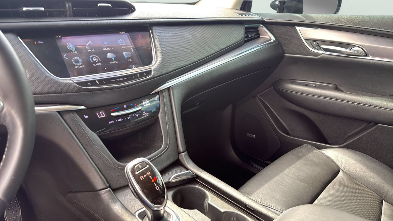 Used 2017 Cadillac XT5 Luxury w/ Driver Awareness Package FWD image 19
