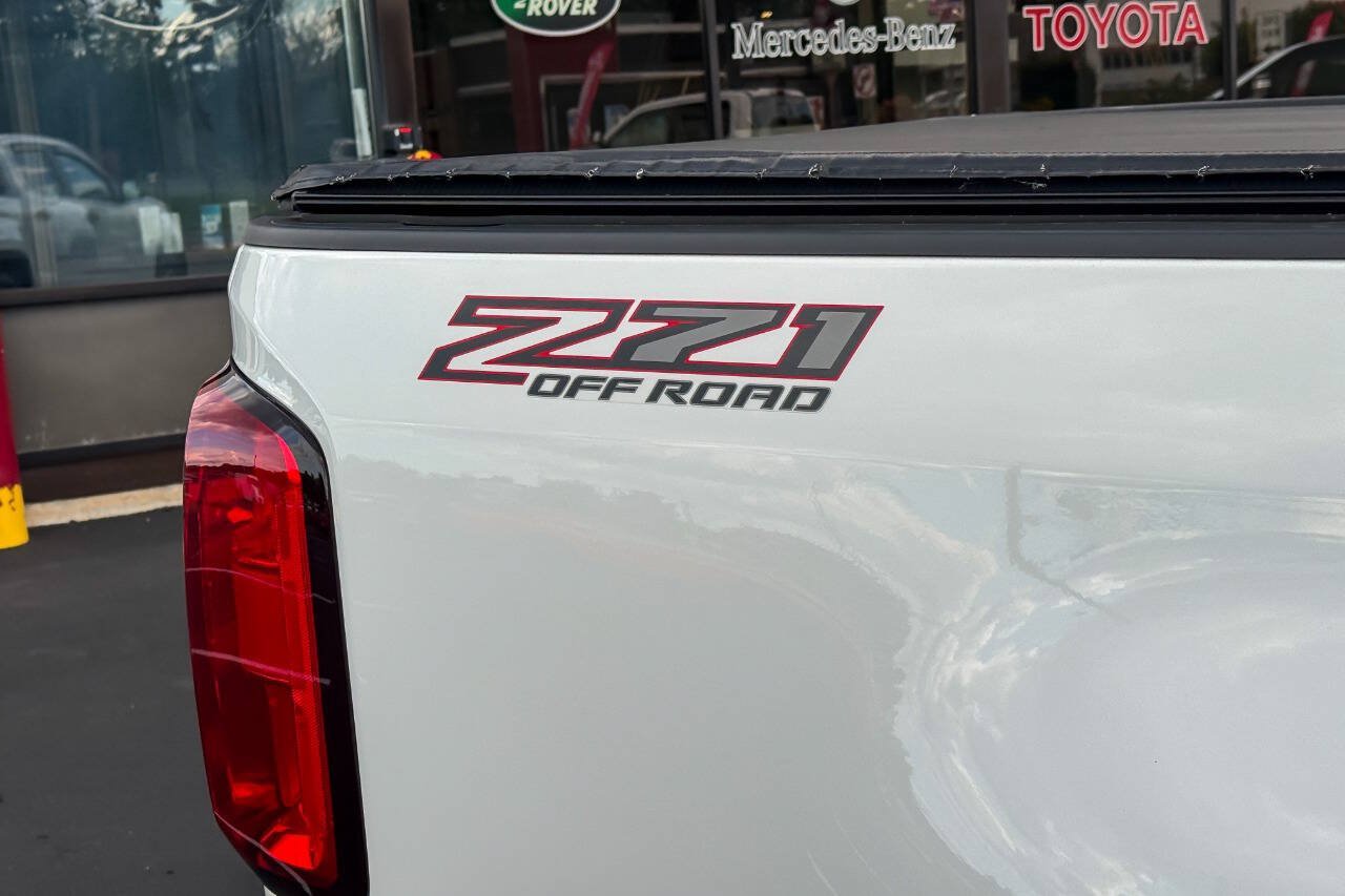 Used 2022 Chevrolet Colorado Z71 AWD/4WD image 16