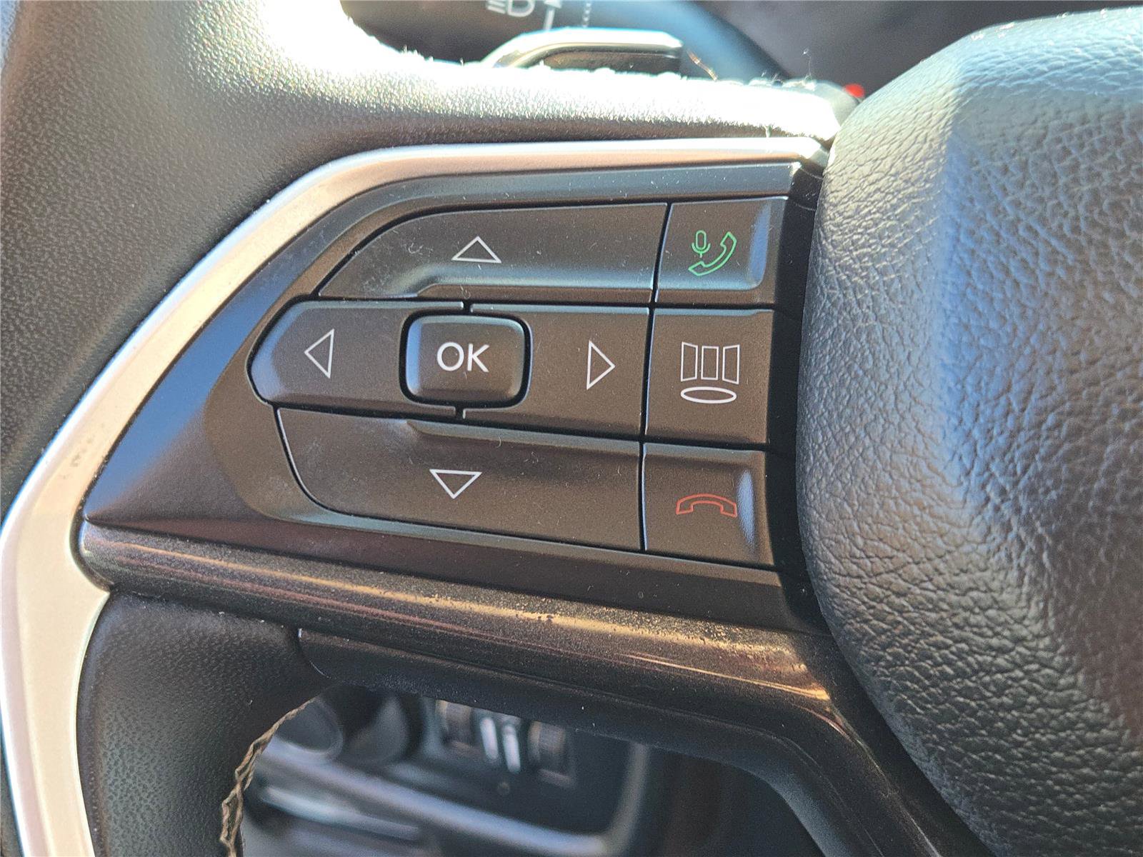 Certified 2023 Jeep Grand Cherokee L Laredo image 33