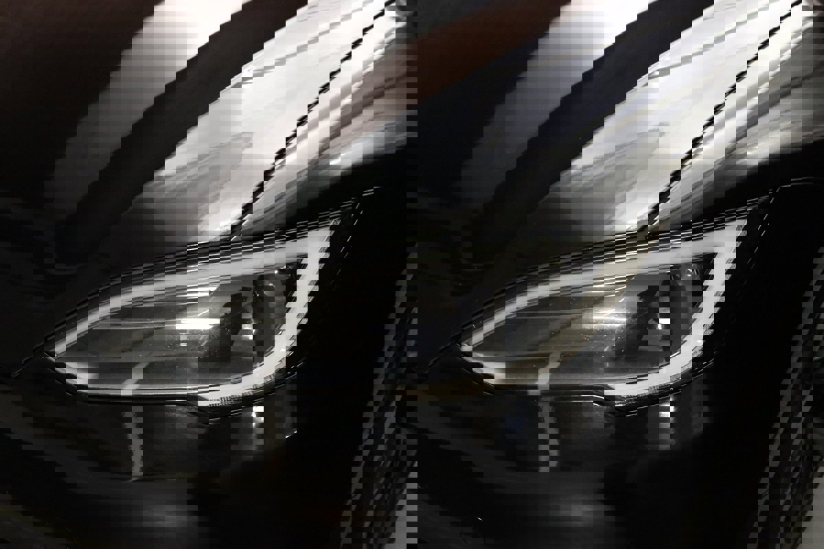 Used 2022 Tesla Model S Plaid image 5