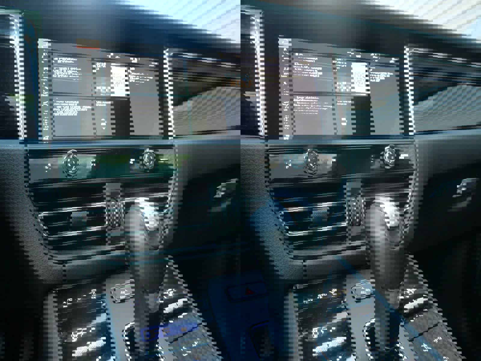 Certified 2023 Porsche Macan image 17