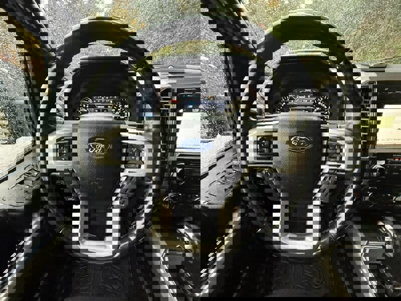 Used 2018 Ford F150 Platinum w/ Equipment Group 701A Luxury image 17