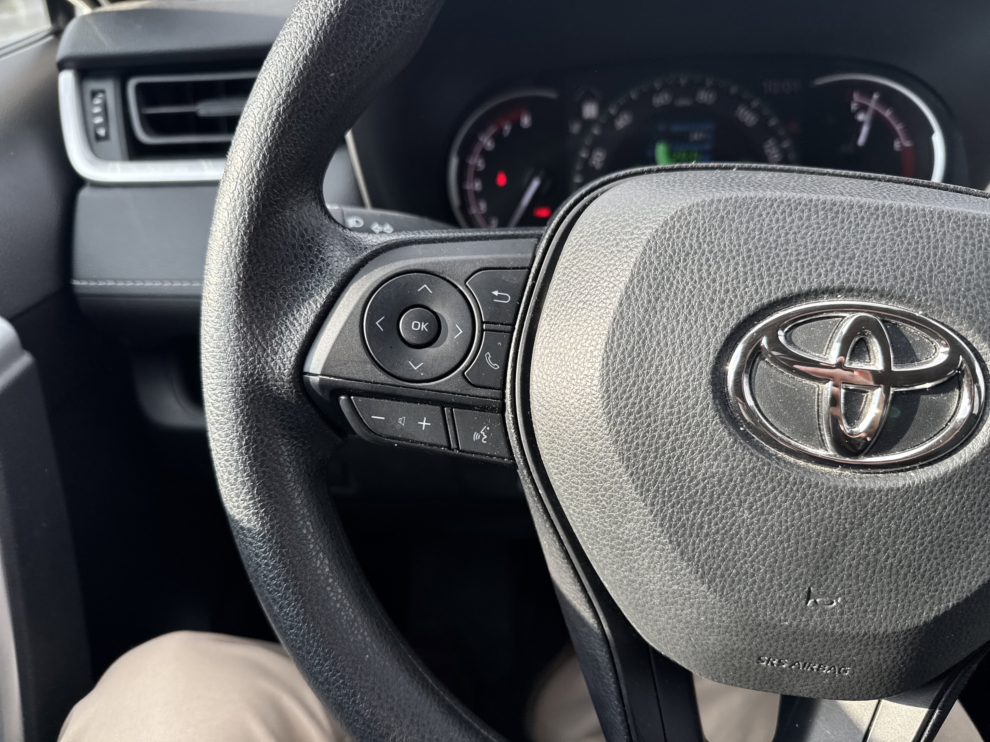 Used 2023 Toyota RAV4 XLE image 18