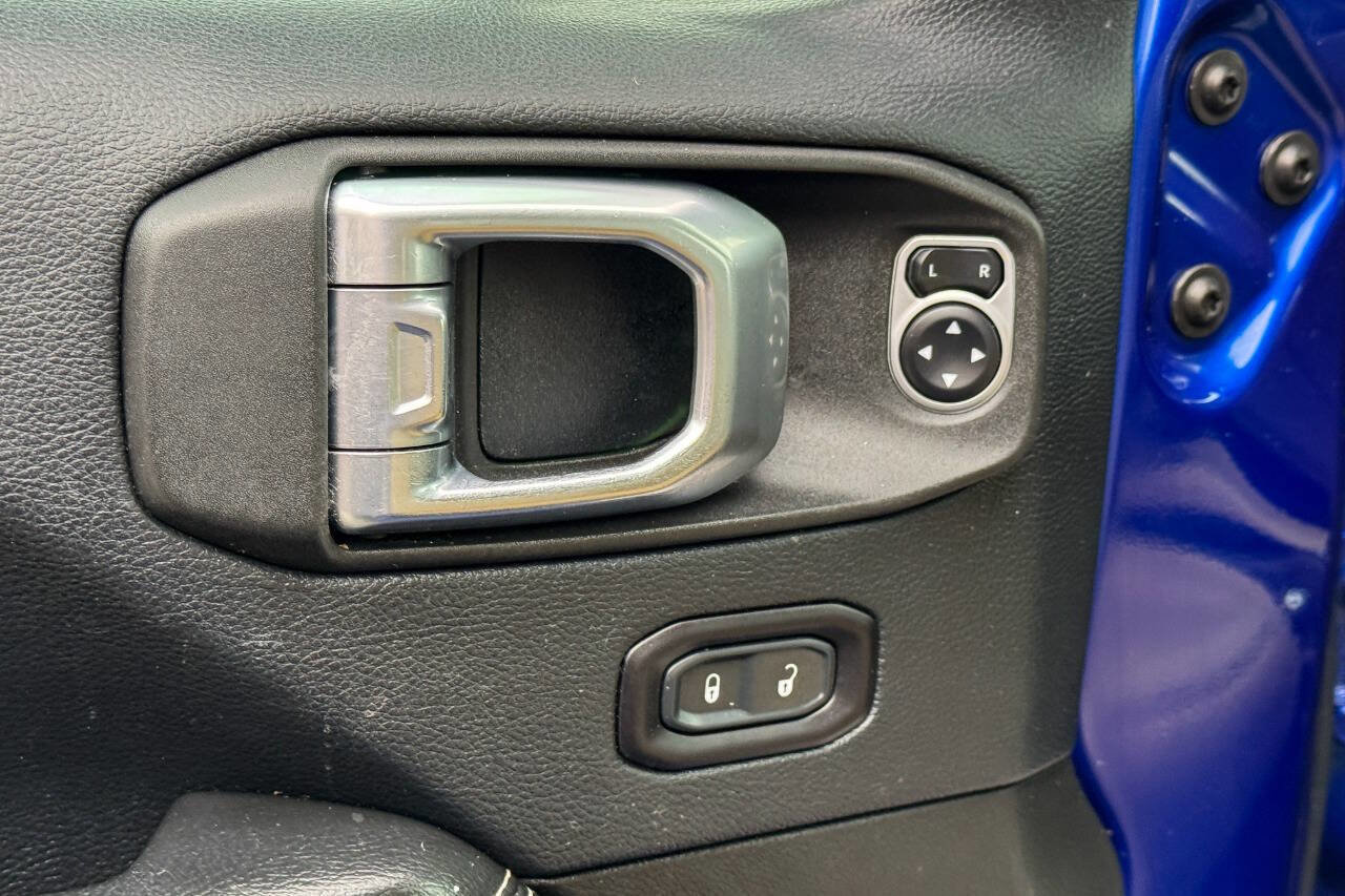 Used 2018 Jeep Wrangler Unlimited Sahara w/ Dual Top Group image 23