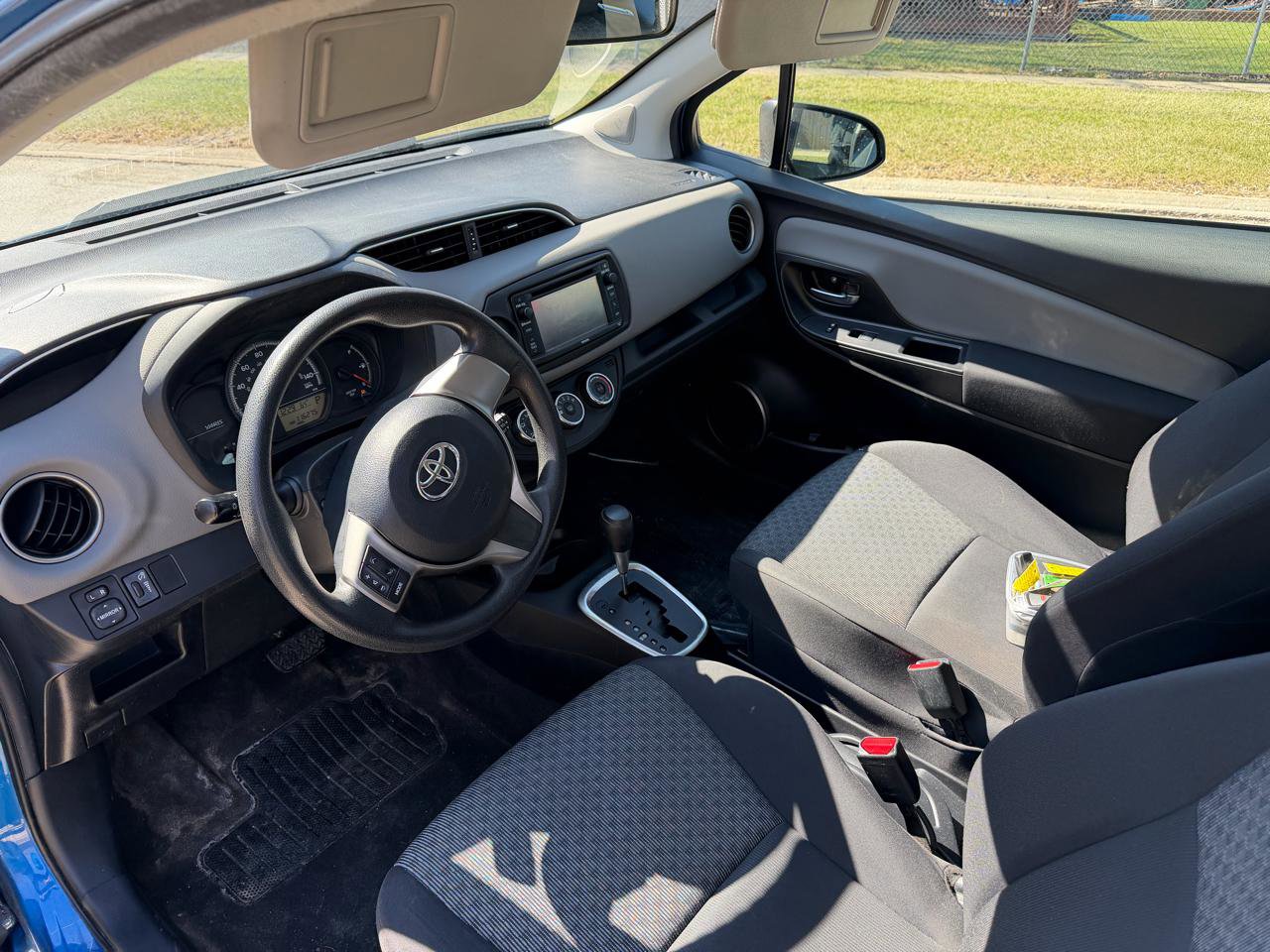 Used 2016 Toyota Yaris LE image 7