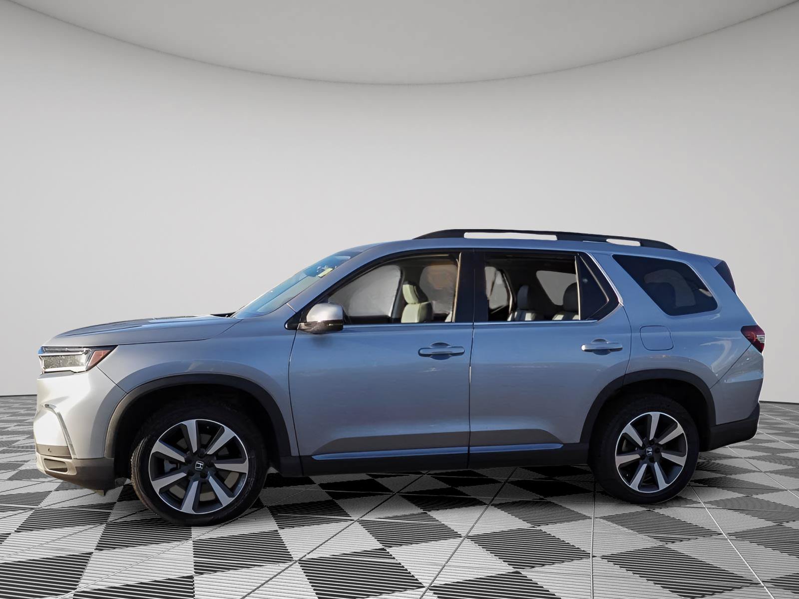 Used 2024 Honda Pilot Touring image 4
