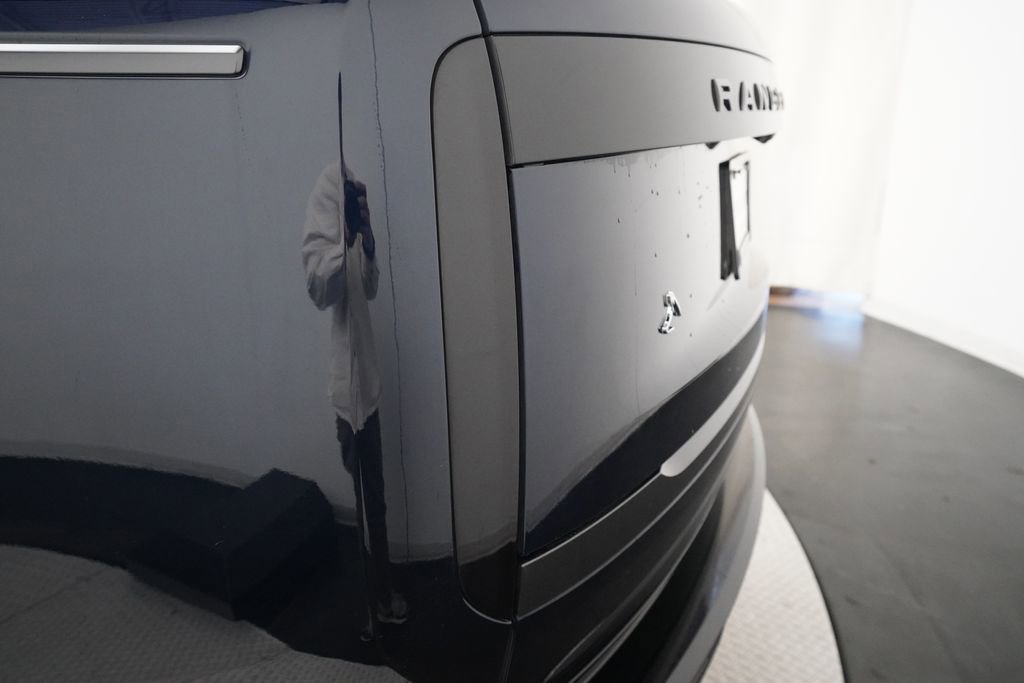 Used 2023 Land Rover Range Rover SE image 32
