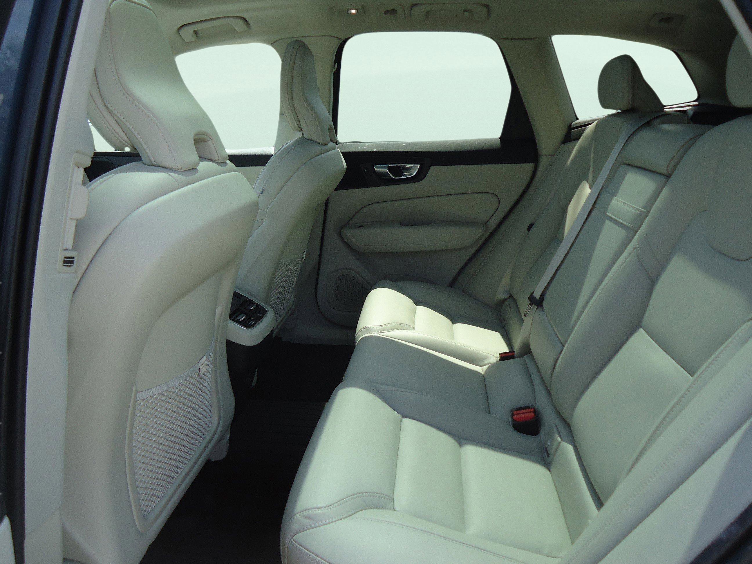 Used 2022 Volvo XC60 B5 Inscription w/ Advanced Package image 27