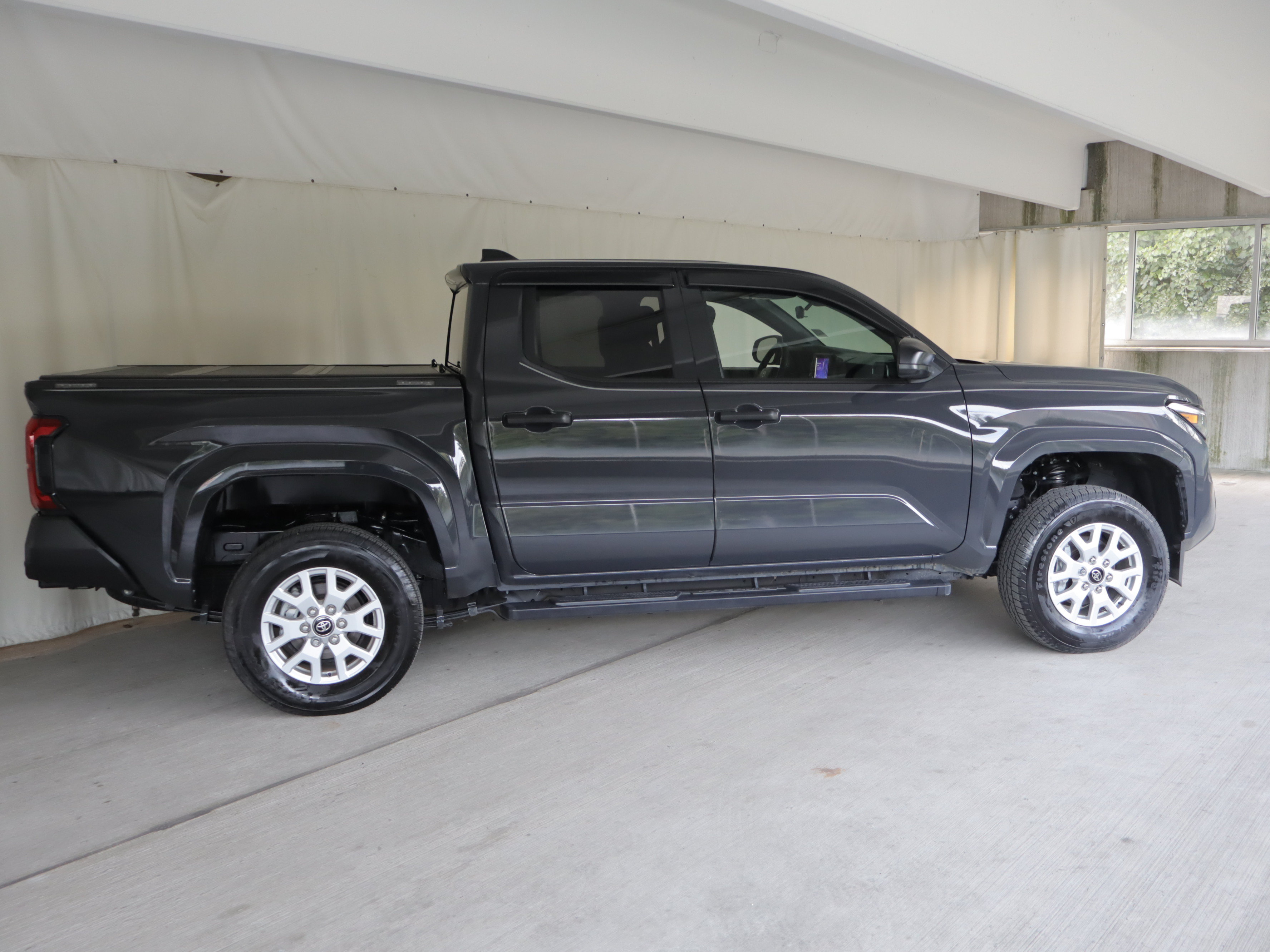 Used 2025 Toyota Tacoma SR AWD/4WD image 4