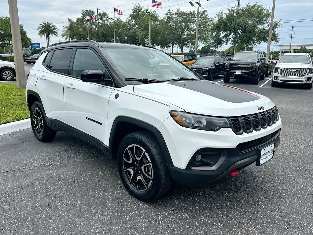 Used 2025 Jeep Compass Trailhawk w/ Trailer Tow Group AWD/4WD image 3