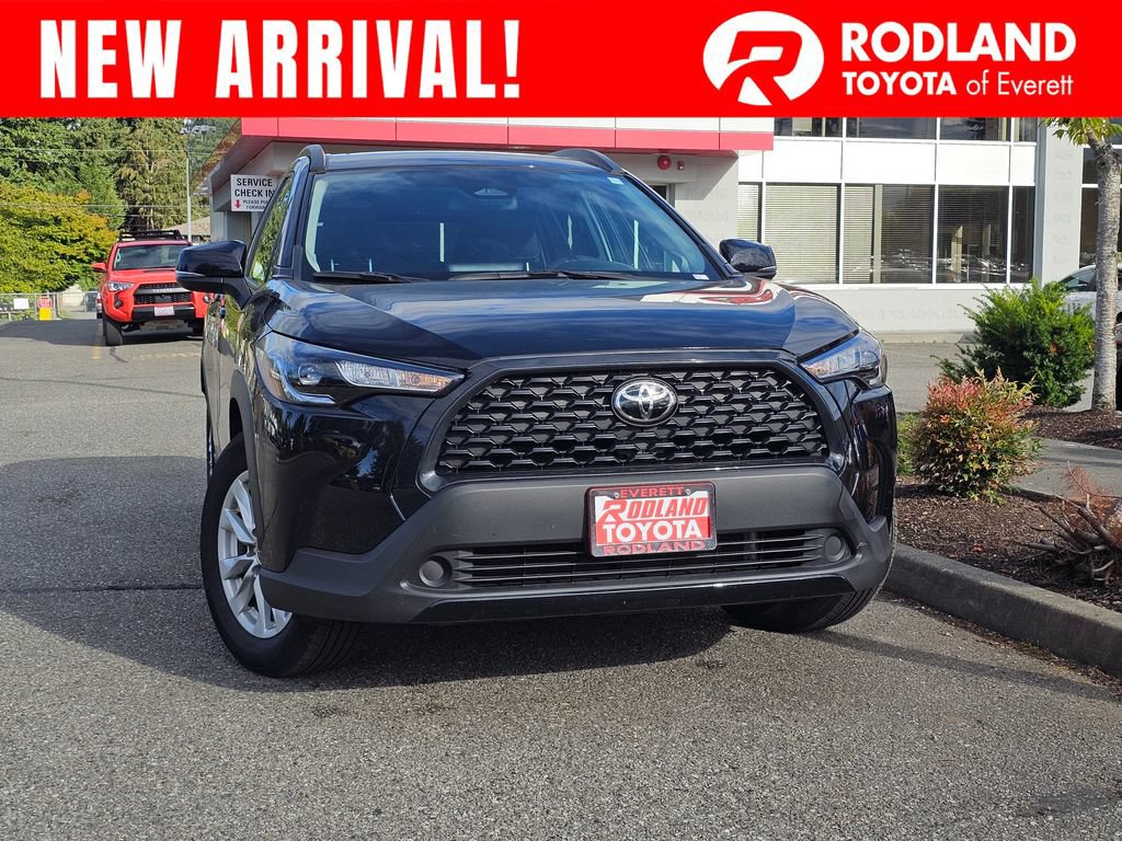 Used 2025 Toyota Corolla Cross LE w/ Moonroof Package AWD/4WD image 1