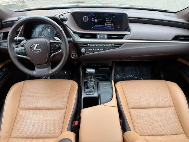 Used 2021 Lexus ES 300h w/ Accessory Package image 12