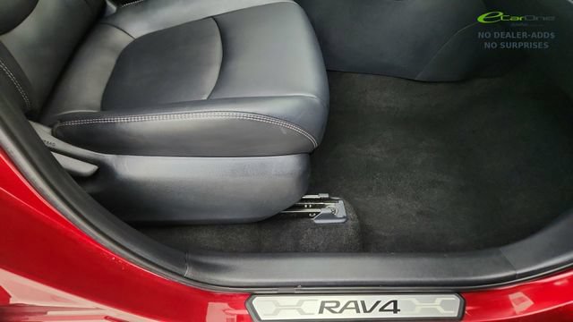 Used 2019 Toyota RAV4 Limited FWD image 24