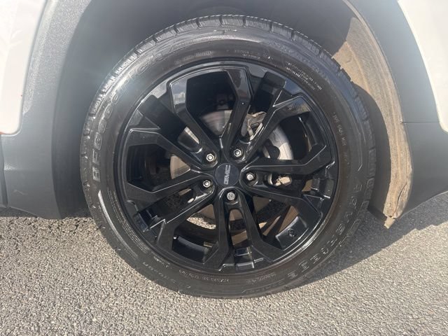 Used 2019 GMC Terrain SLE w/ Driver Convenience Package FWD image 16