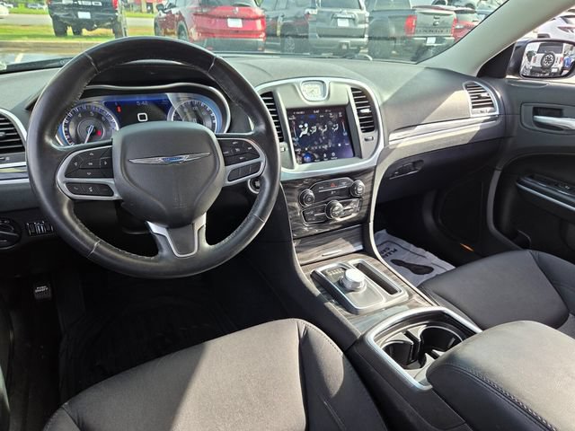 Used 2021 Chrysler 300 Touring w/ Sport Appearance Package RWD image 8