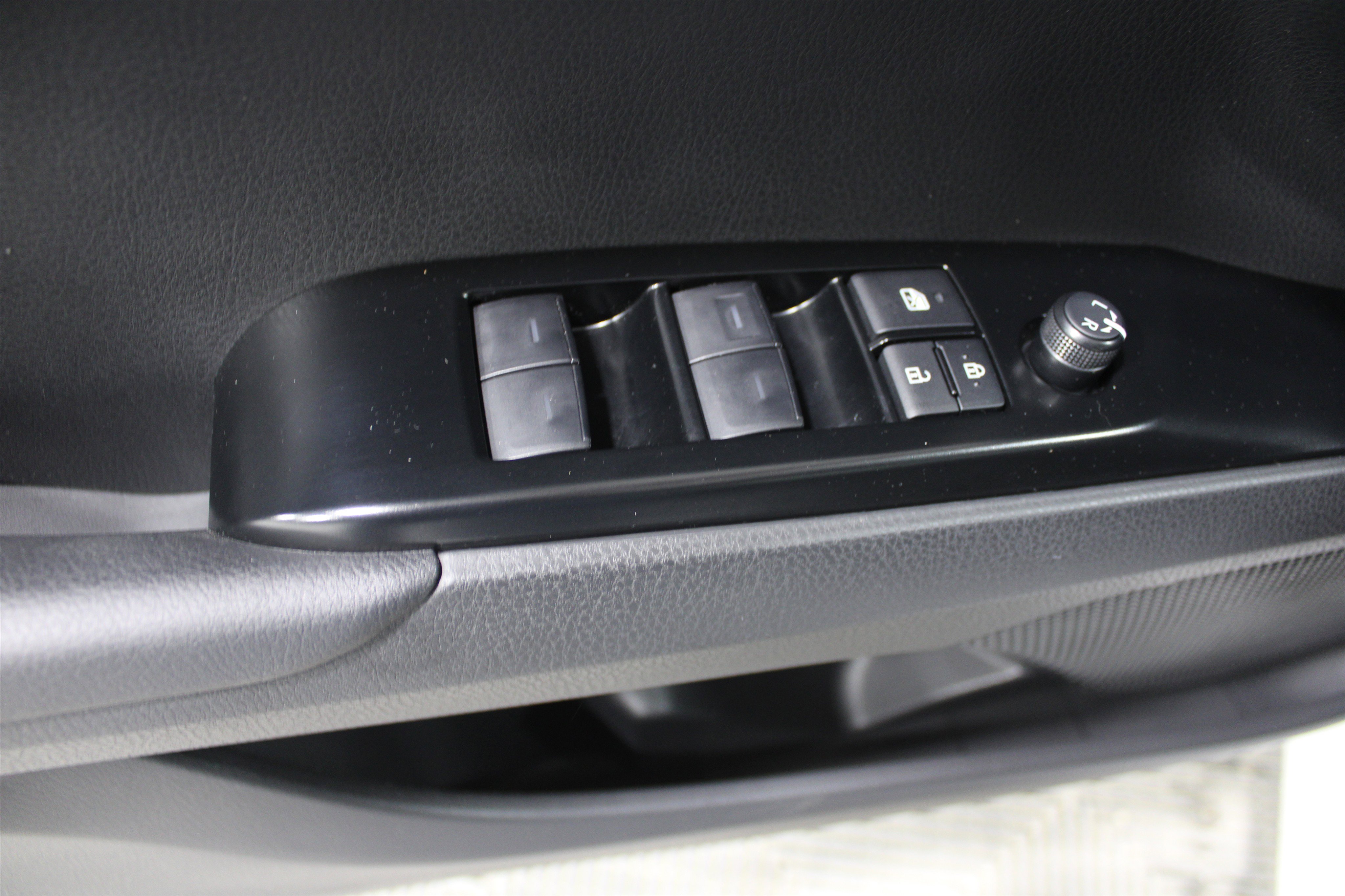 Used 2025 Toyota Camry LE w/ Convenience Package image 7