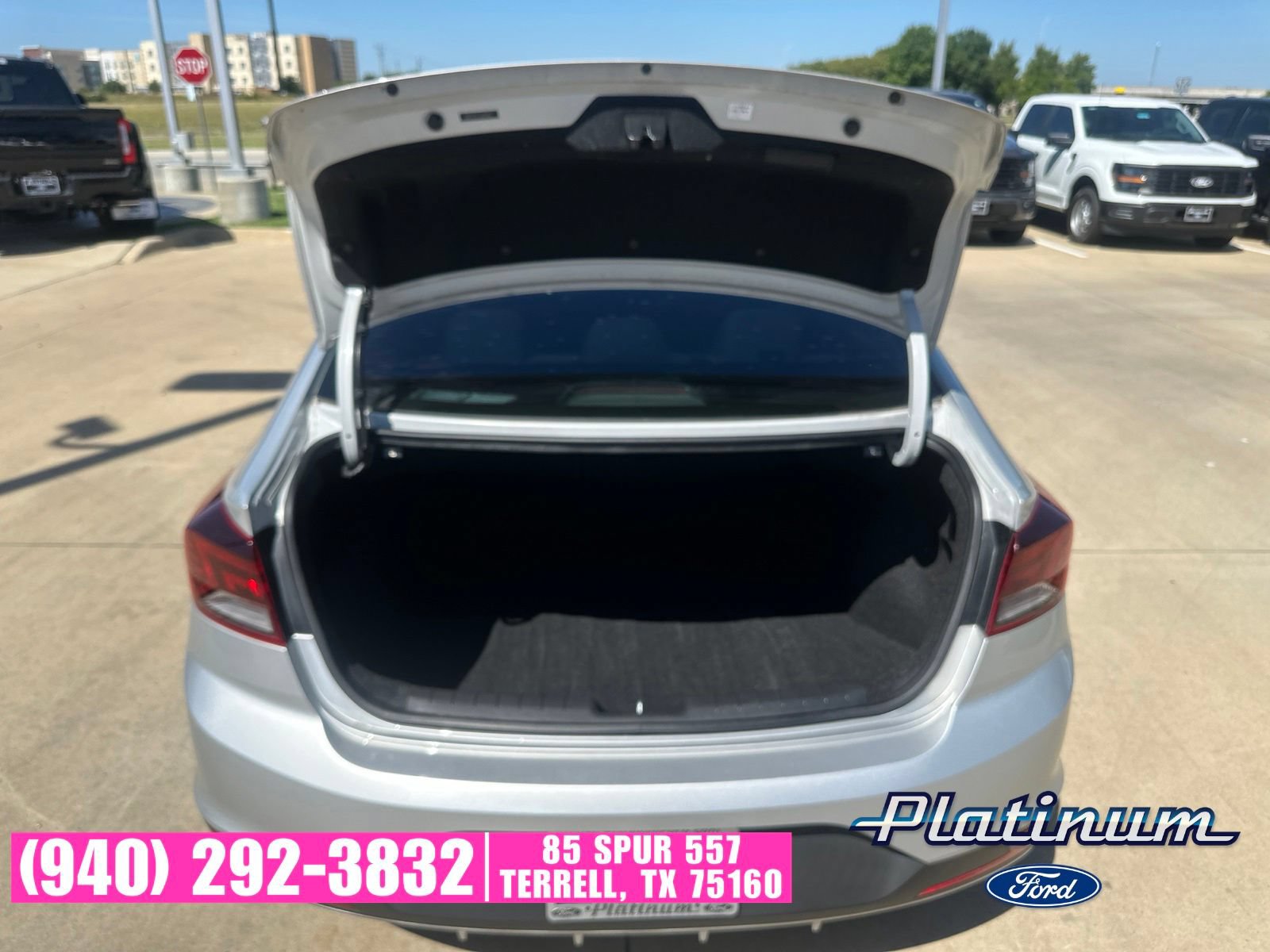 Used 2020 Hyundai Elantra SE w/ Winter Weather Package FWD image 5