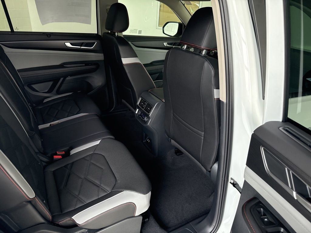 New 2025 Volkswagen Atlas Peak Edition SE image 13