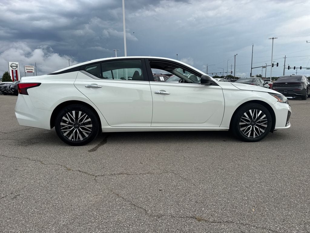 Used 2025 Nissan Altima 2.5 SV FWD image 7