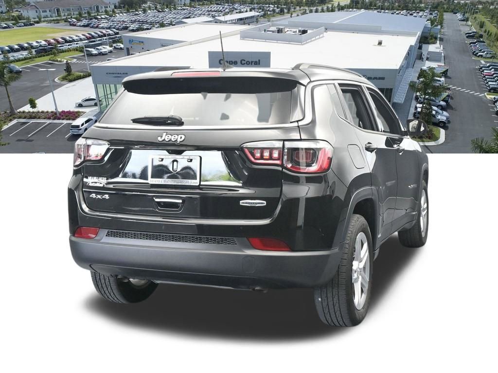 Used 2024 Jeep Compass Latitude image 5