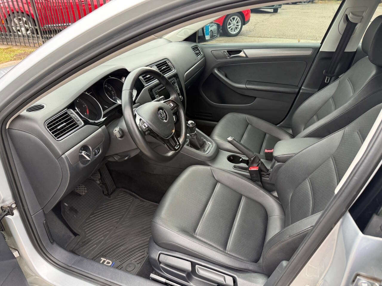 Used 2015 Volkswagen Jetta TDI SE image 11