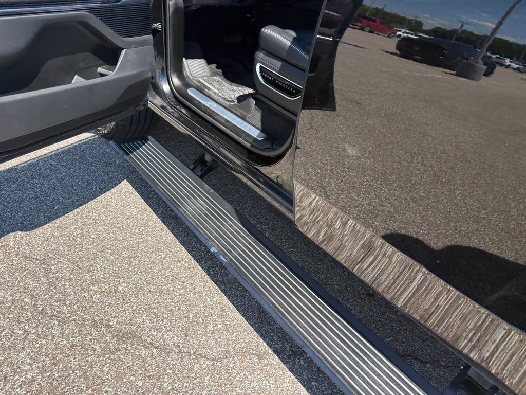 Used 2025 Jeep Grand Wagoneer L Series II Obsidian w/ Quick Order Packagew 28T AWD/4WD image 26