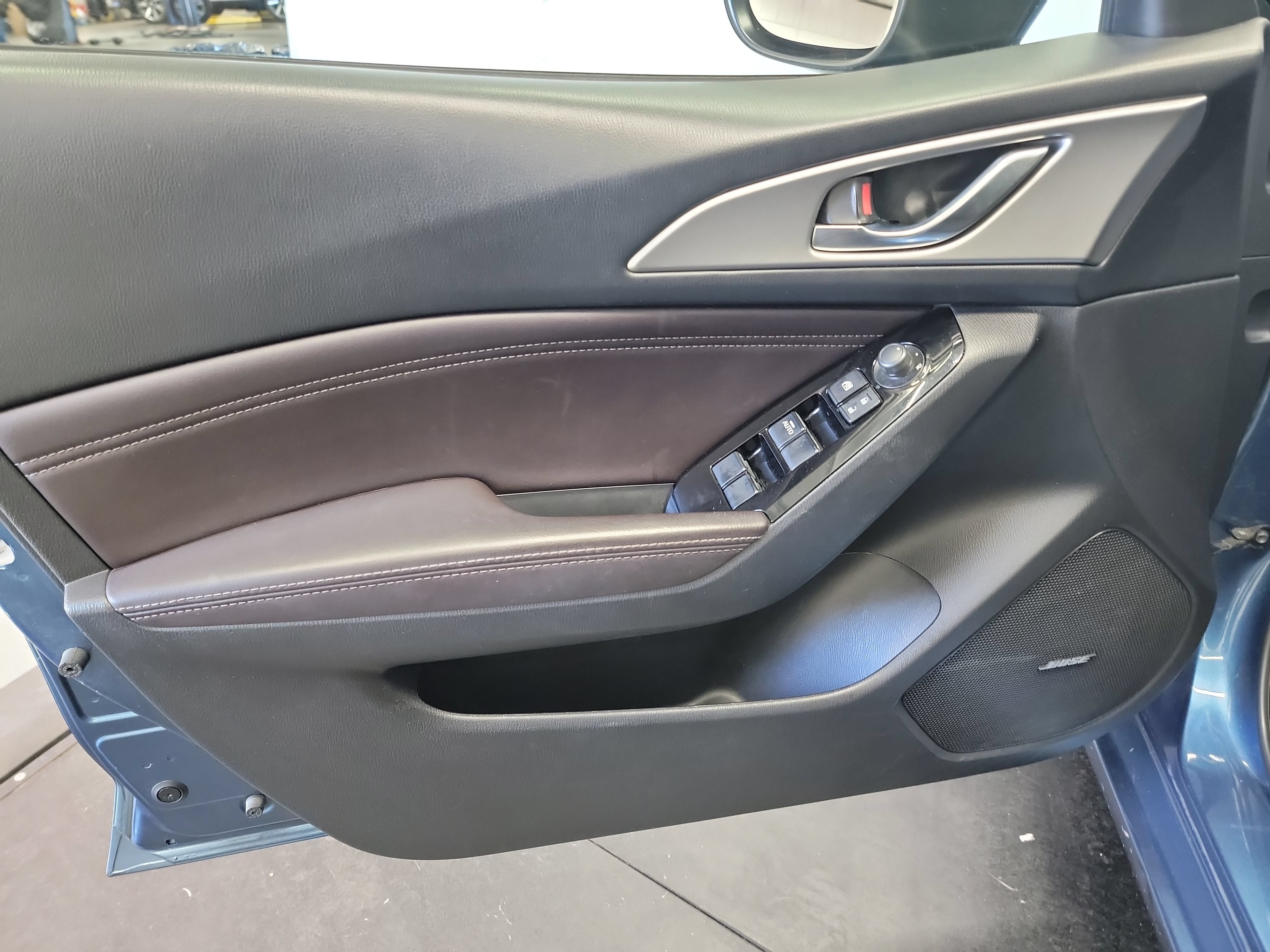 Used 2018 MAZDA MAZDA3 Touring FWD image 13