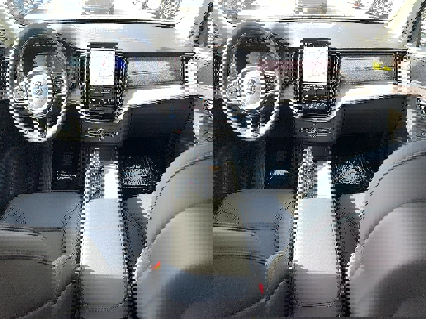 New 2025 Volvo XC90 T8 Core w/ Protection Package image 17