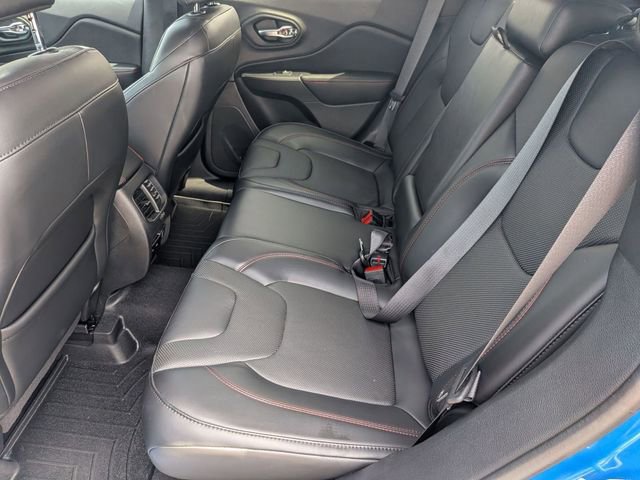 Used 2020 Jeep Cherokee Trailhawk AWD/4WD image 27