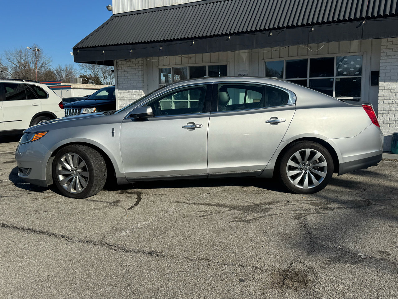 Used 2013 Lincoln MKS image 2