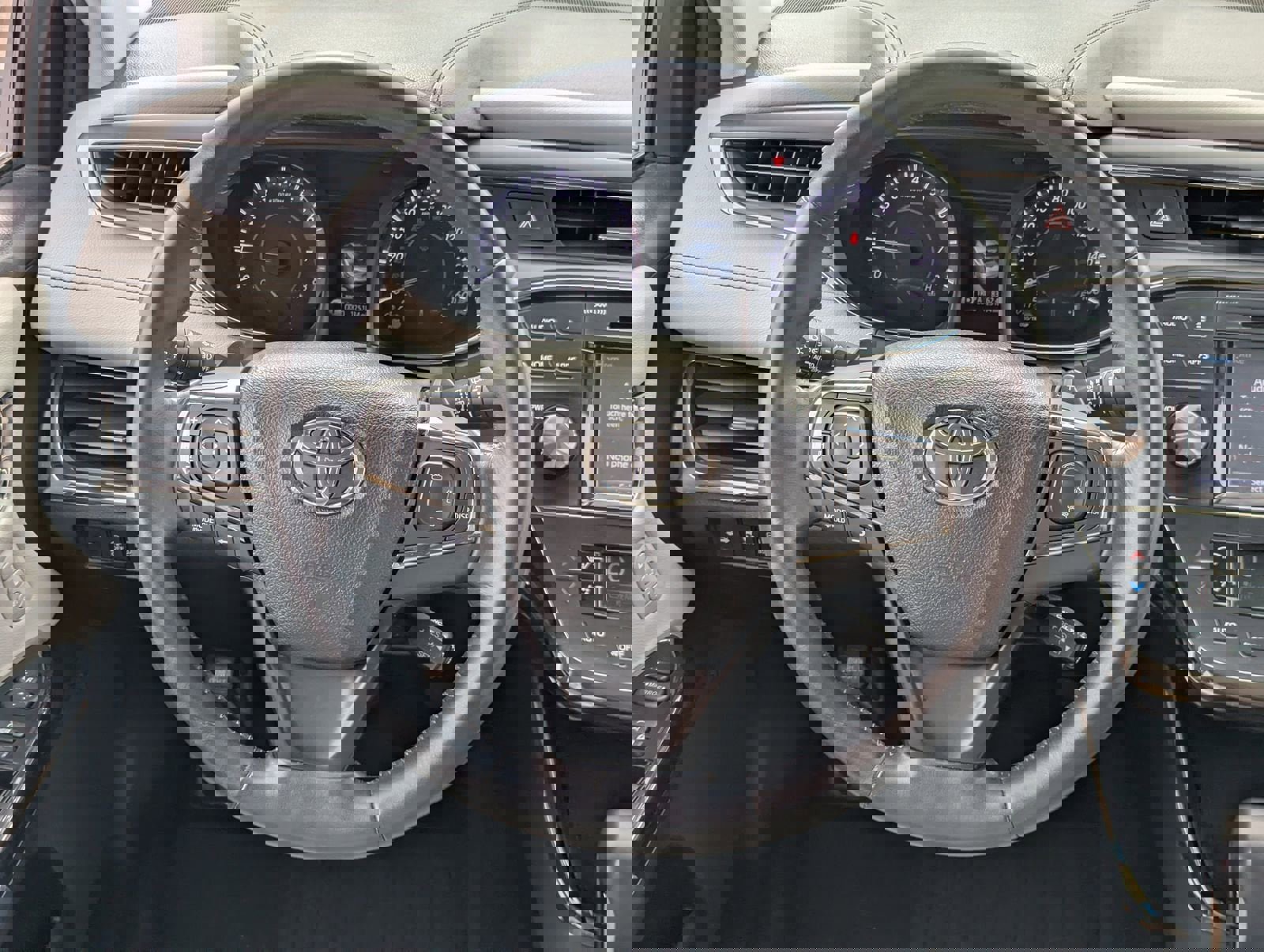 Used 2015 Toyota Avalon Limited image 19