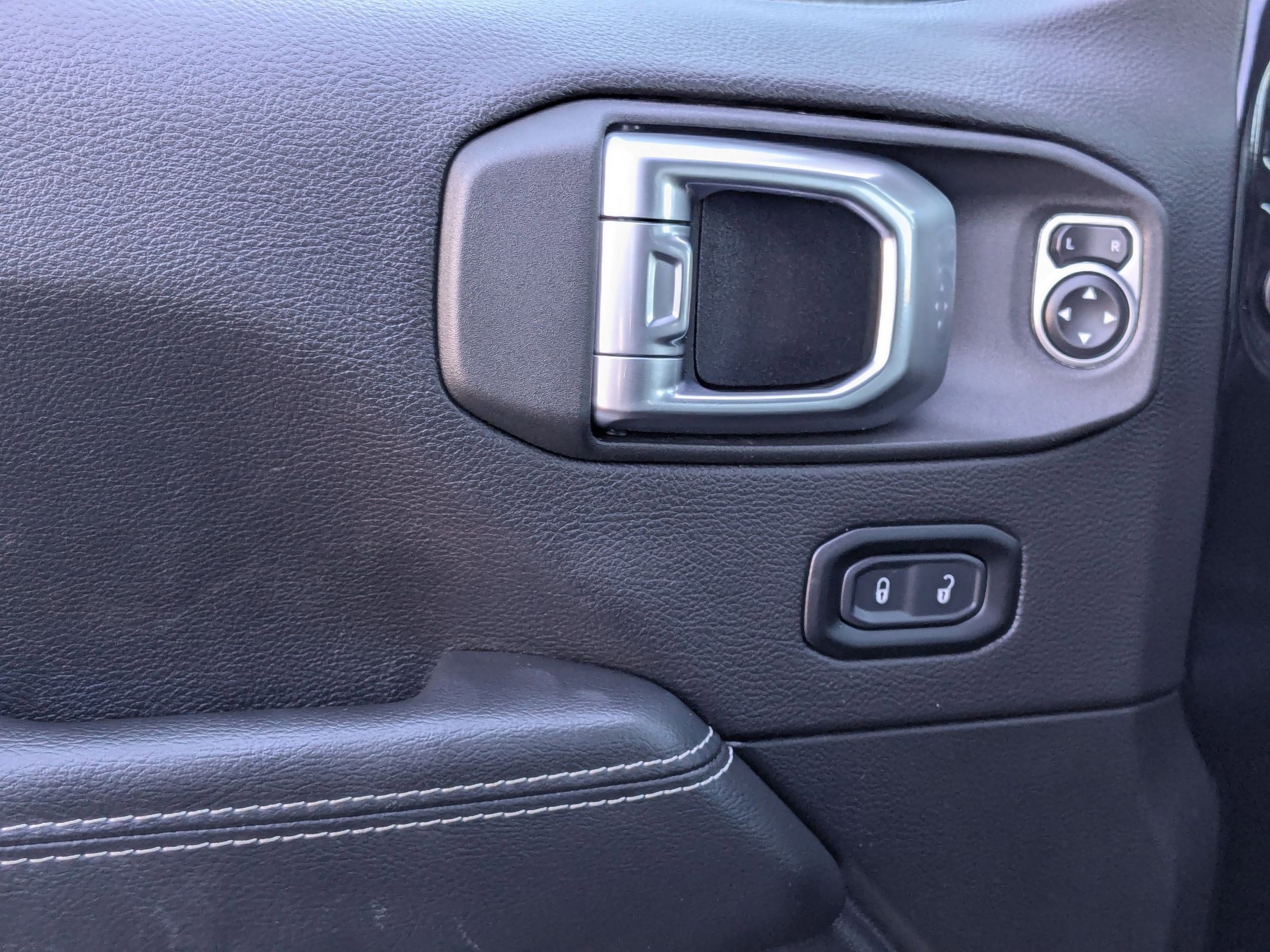 Used 2023 Jeep Wrangler Sahara image 12