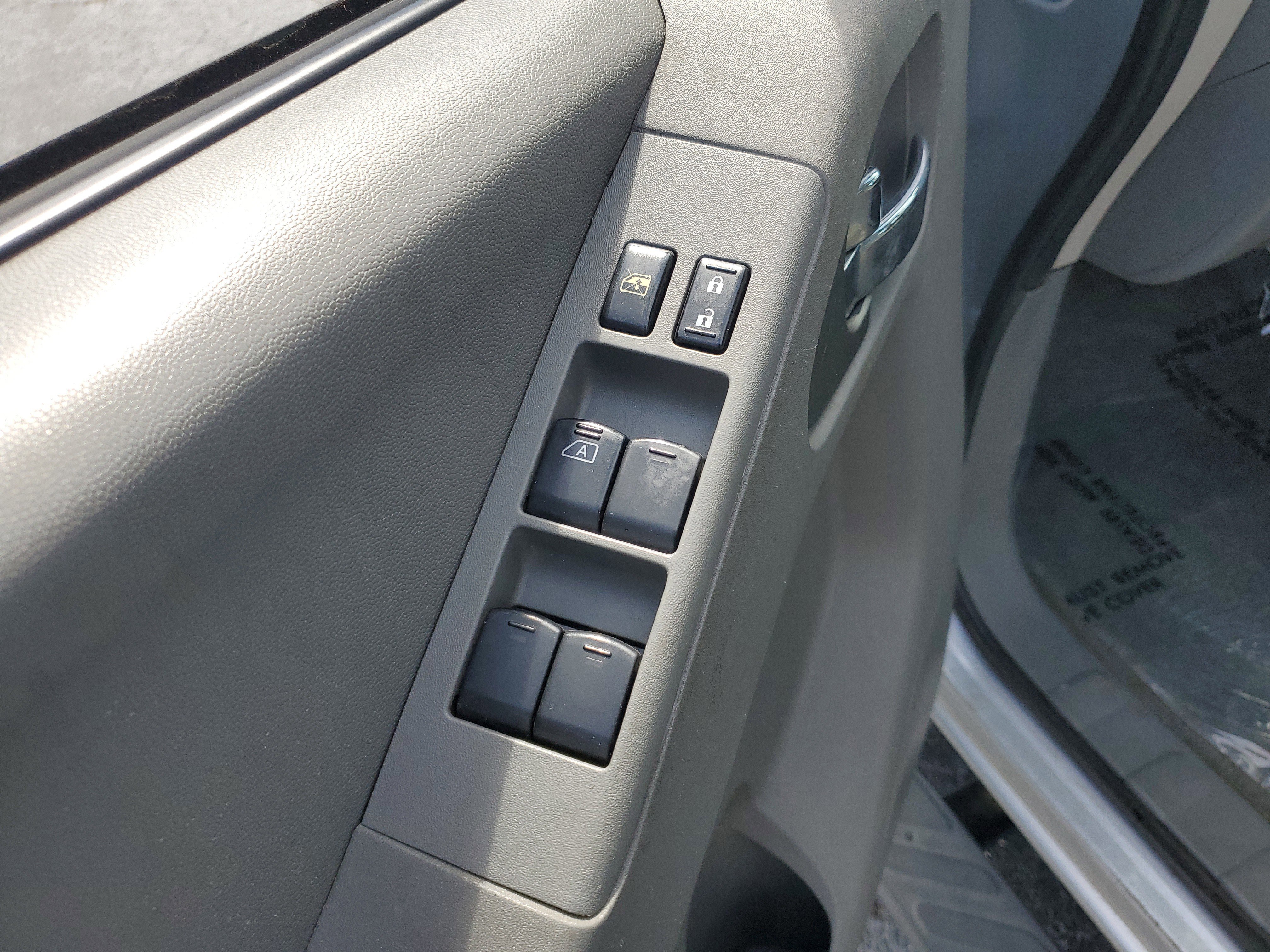 Used 2017 Nissan Frontier SV image 16