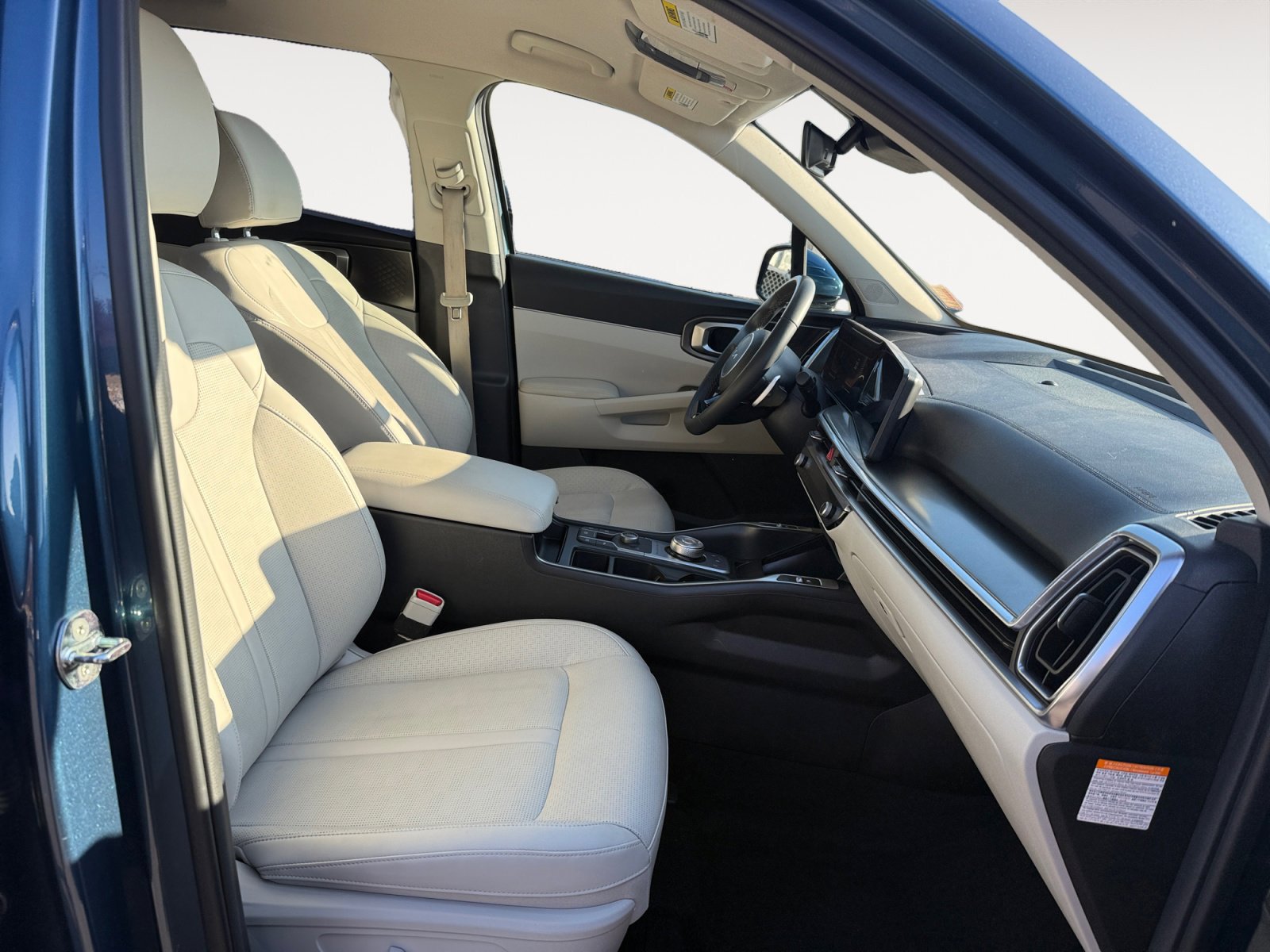 Certified 2025 Kia Sorento EX image 19