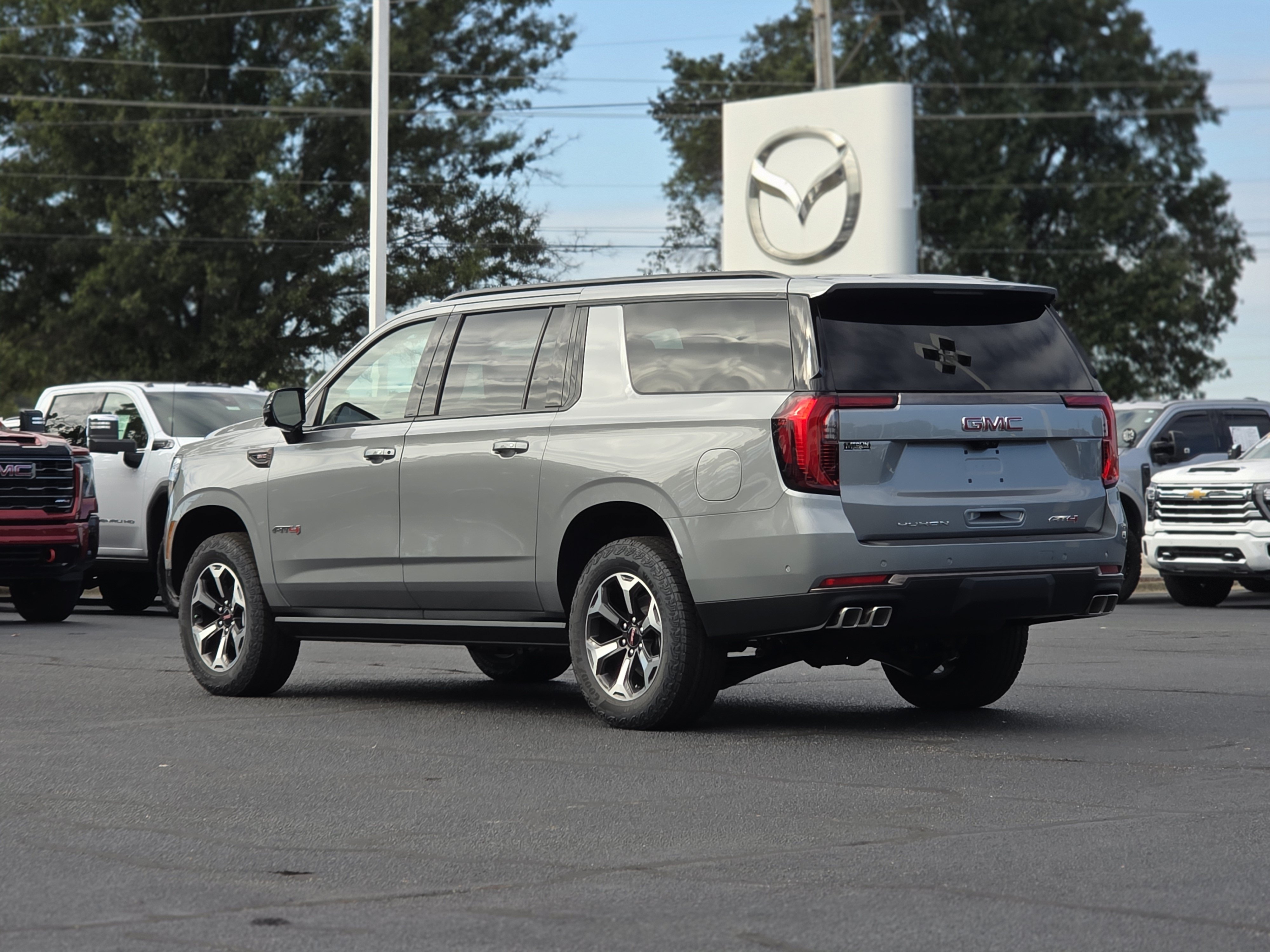 New 2026 GMC Yukon XL AT4 Ultimate w/ LPO, Floor Liner Package AWD/4WD image 4