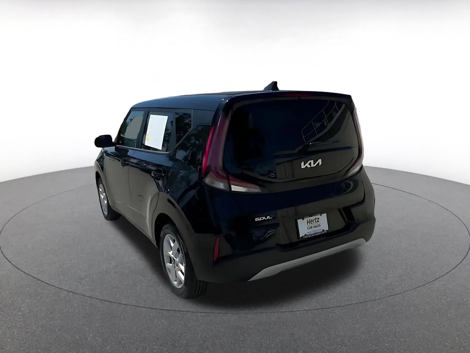 Used 2025 Kia Soul LX w/ LX Technology Package FWD image 11