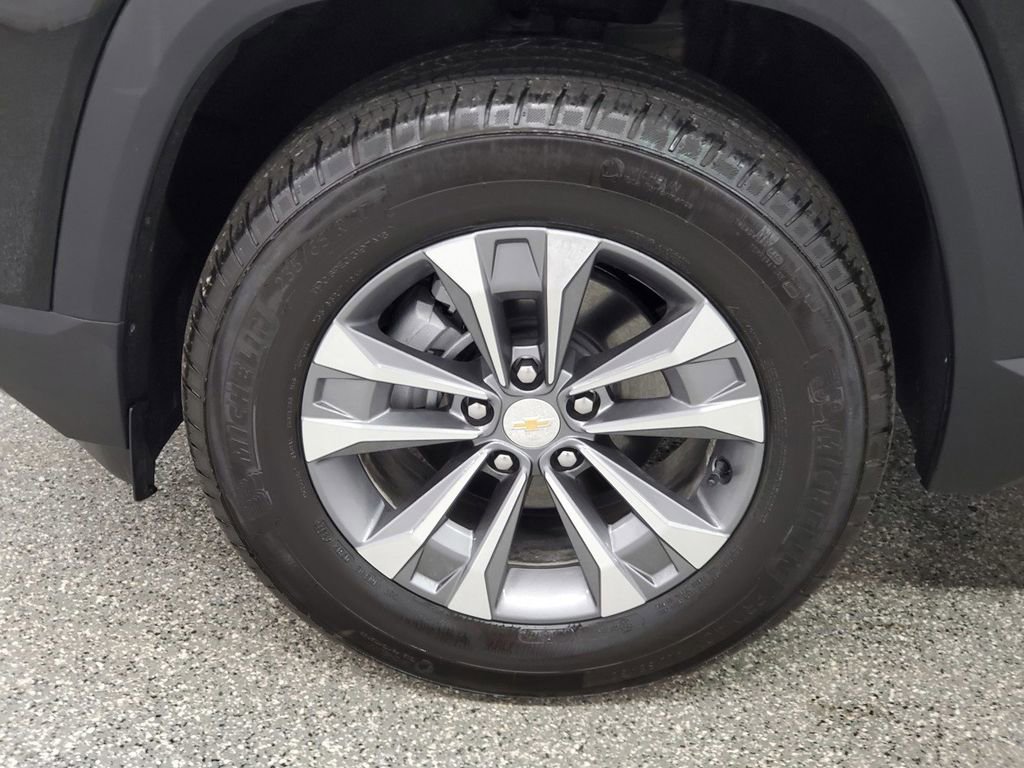 Used 2026 Chevrolet Equinox LT AWD/4WD image 9