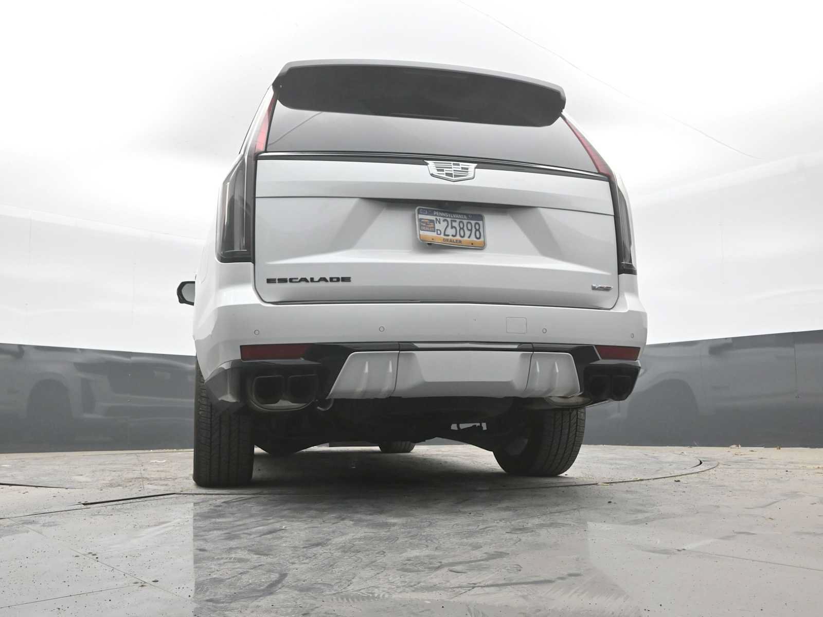 Used 2024 Cadillac Escalade V w/ LPO, ONYX Package AWD/4WD image 31