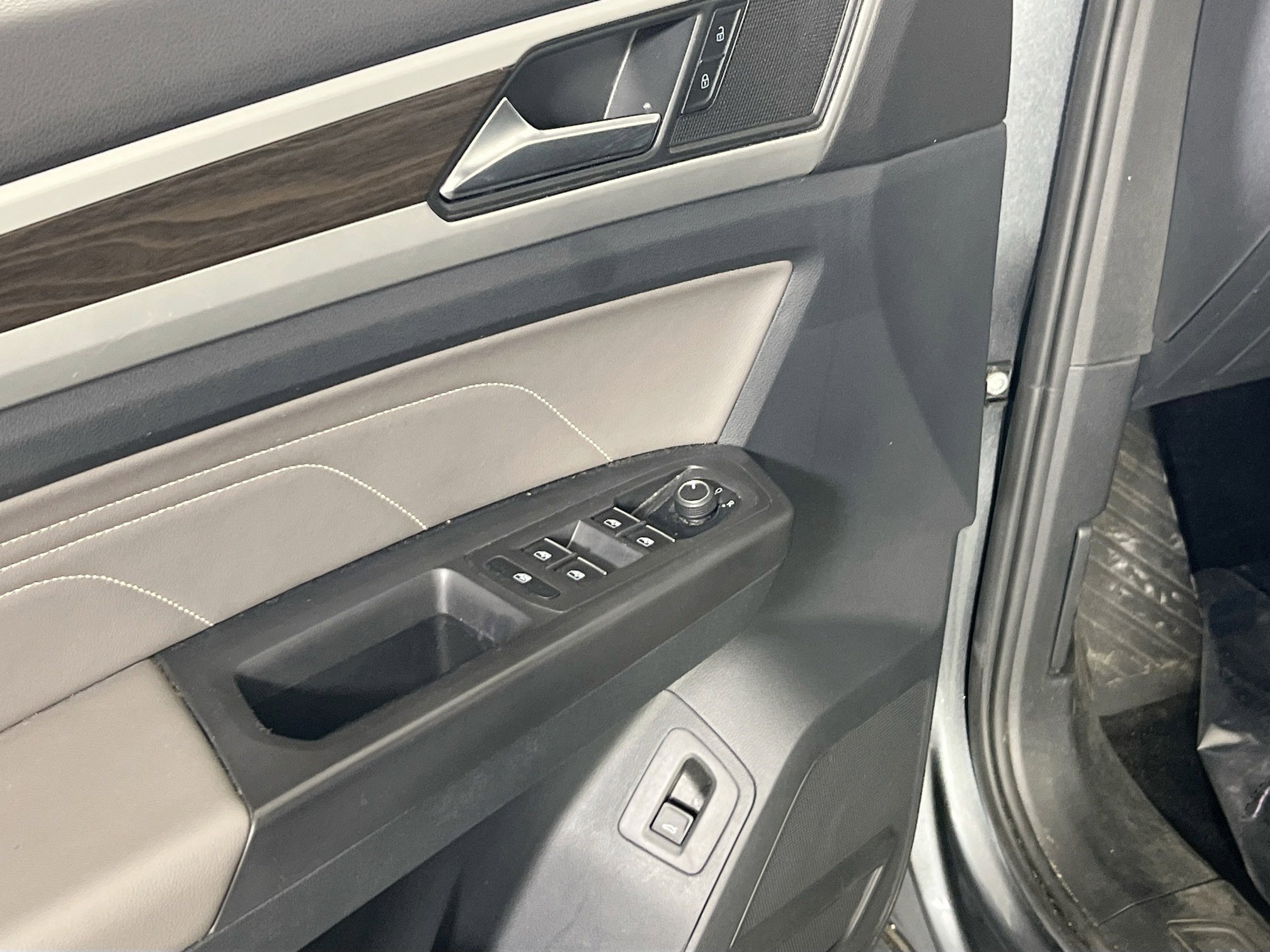 Used 2022 Volkswagen Atlas SE image 17