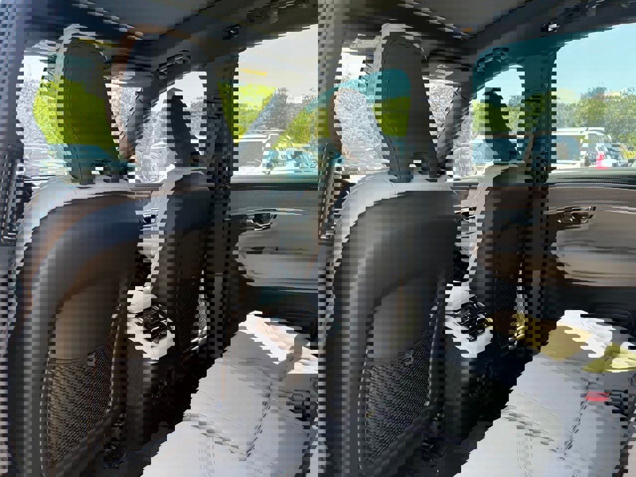 New 2026 Volvo XC90 B6 Plus w/ Protection Package Premier image 22