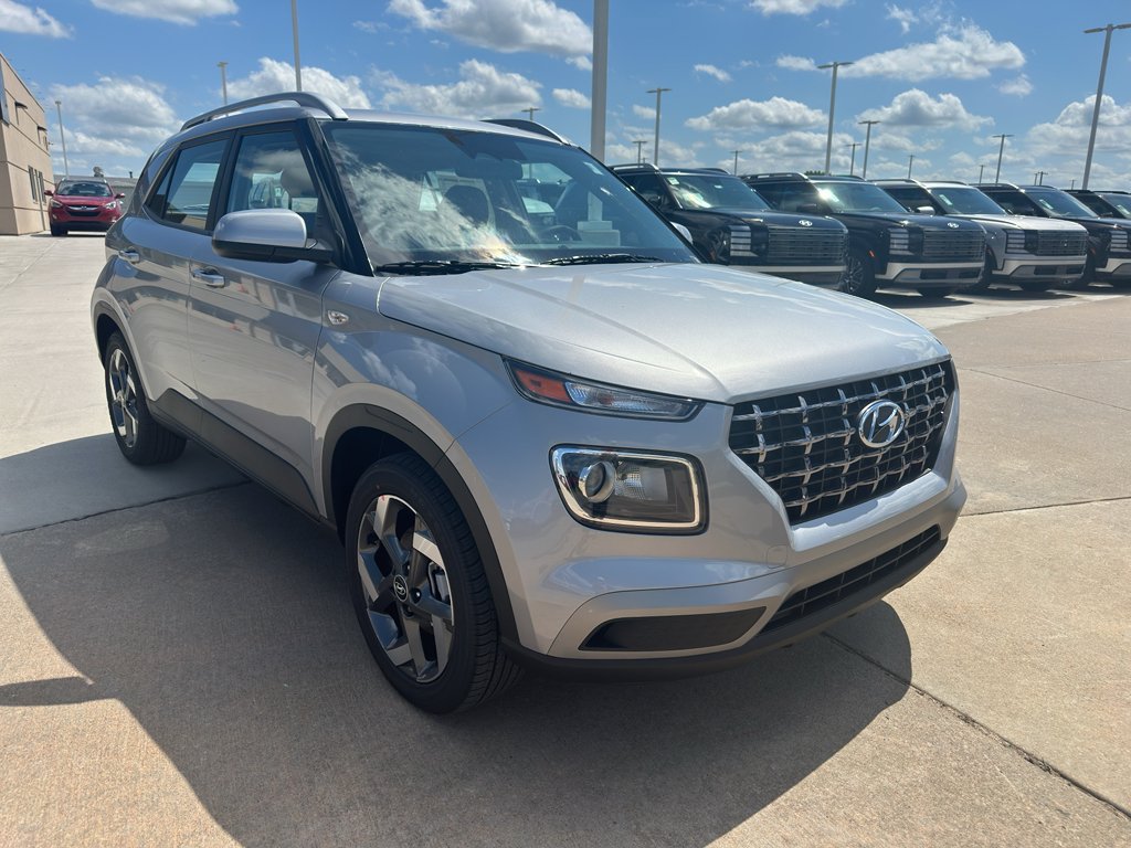 New 2026 Hyundai Venue SEL FWD image 2