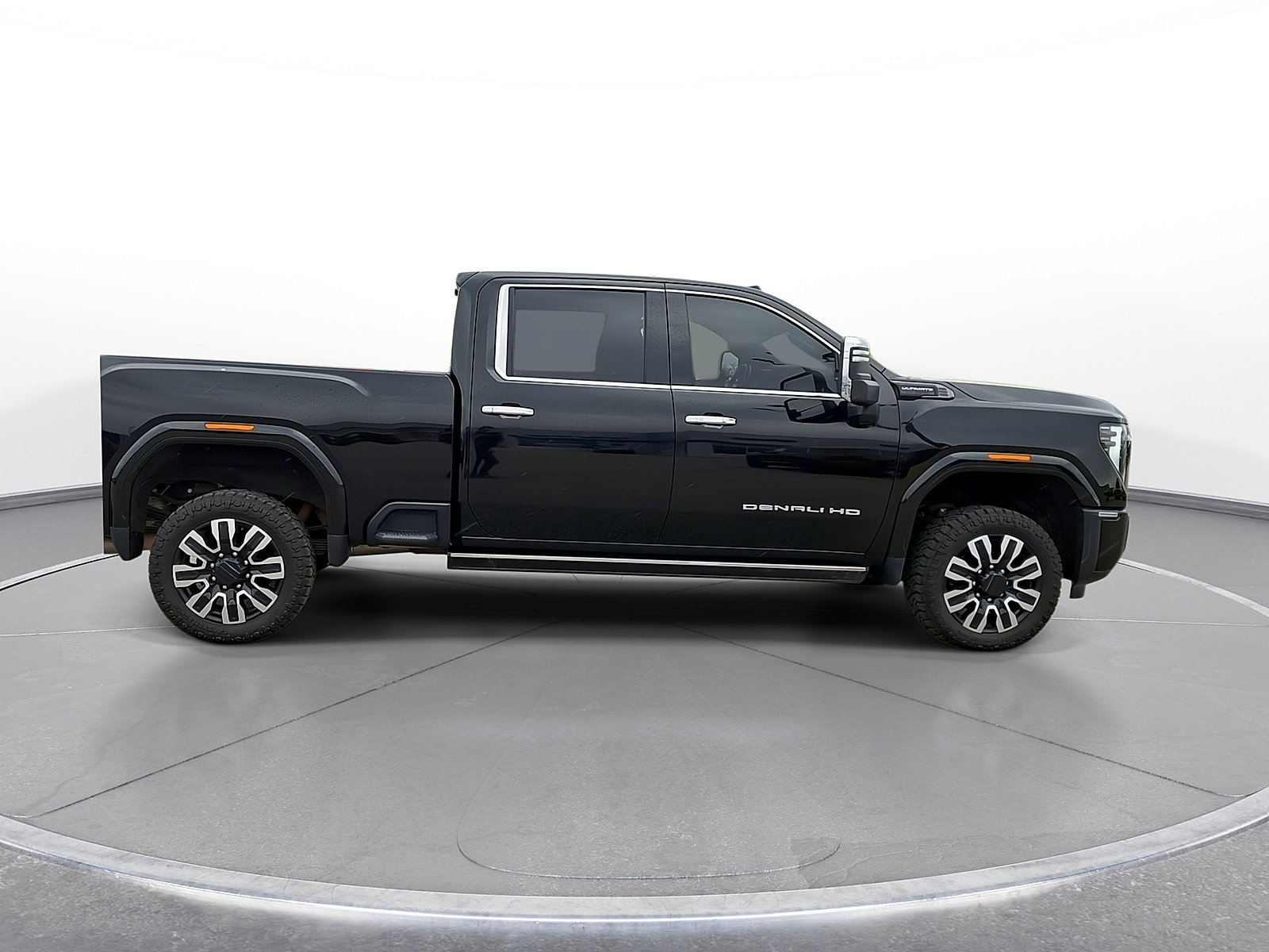 Used 2024 GMC Sierra 3500 Denali Ultimate AWD/4WD image 9
