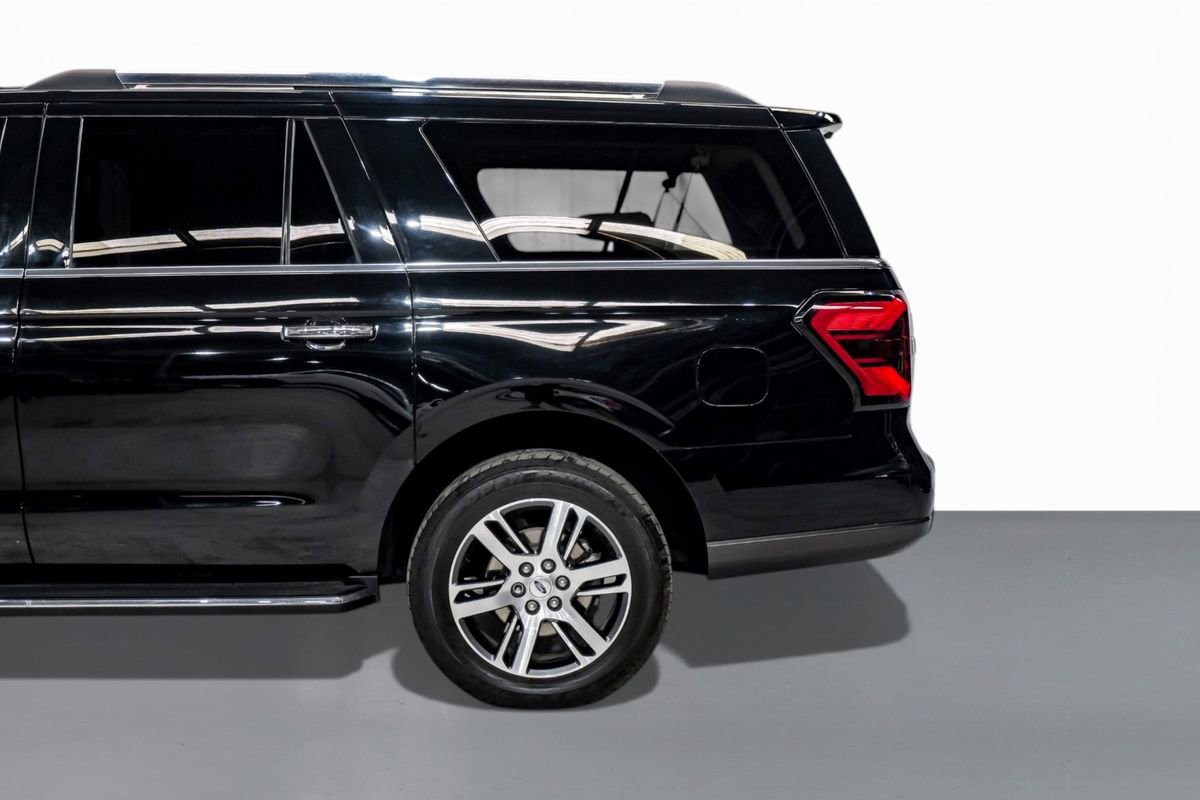 Used 2022 Ford Expedition Max Limited image 11