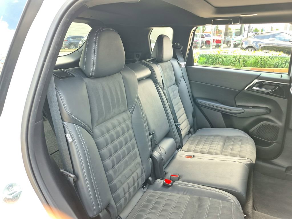 Used 2022 Mitsubishi Outlander SE image 25