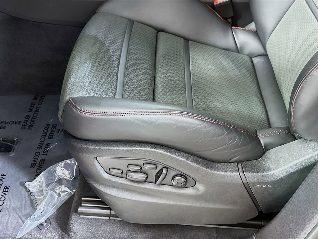 Certified 2025 Porsche Cayenne GTS AWD/4WD image 22