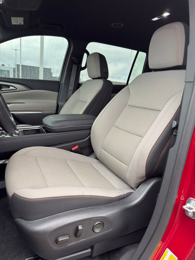 Used 2024 Chevrolet Traverse LT w/ Enhanced Driving Package image 14