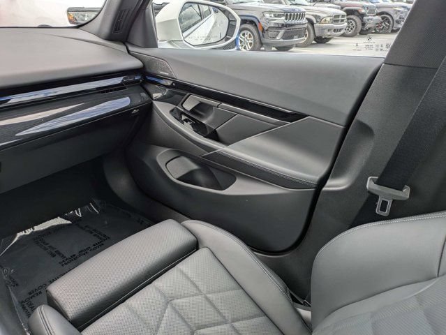 Used 2026 BMW 530i xDrive AWD/4WD image 10