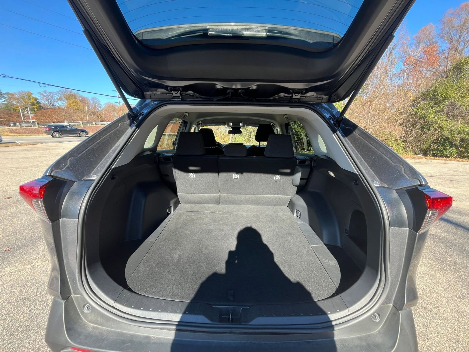 Used 2025 Toyota RAV4 LE image 25