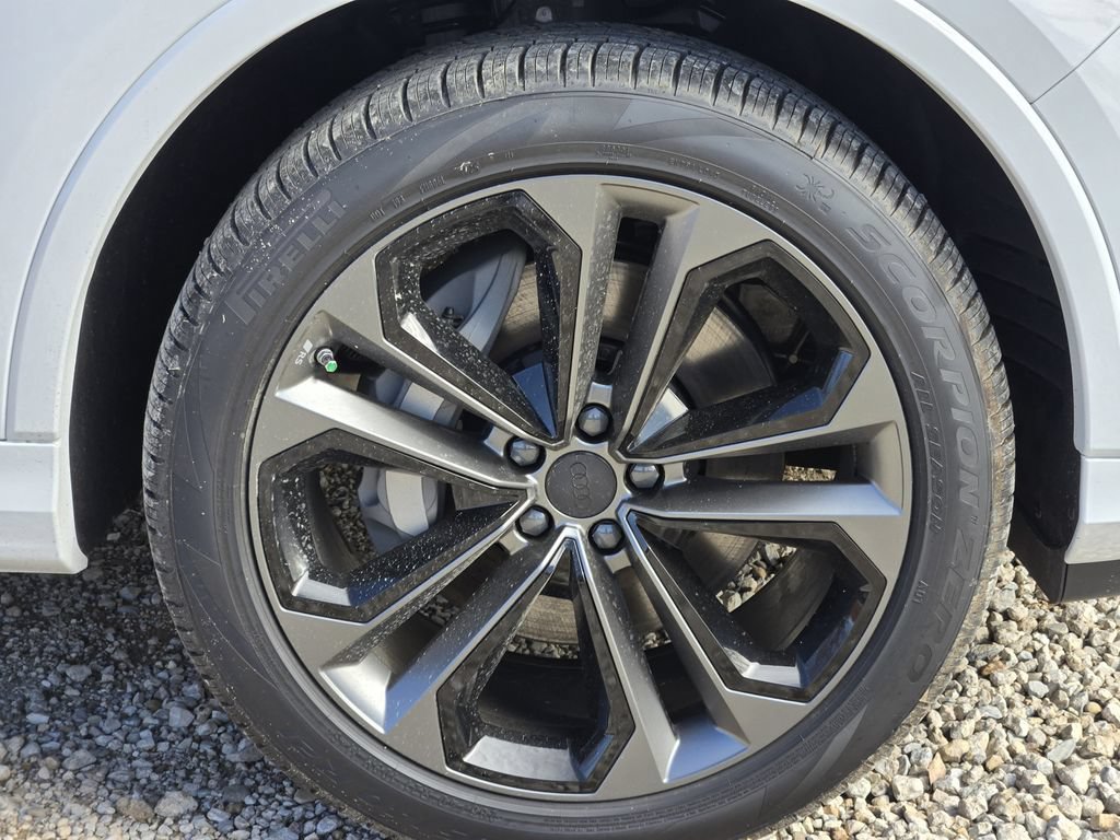 Used 2026 Audi Q7 3.0T Premium Plus AWD/4WD image 16